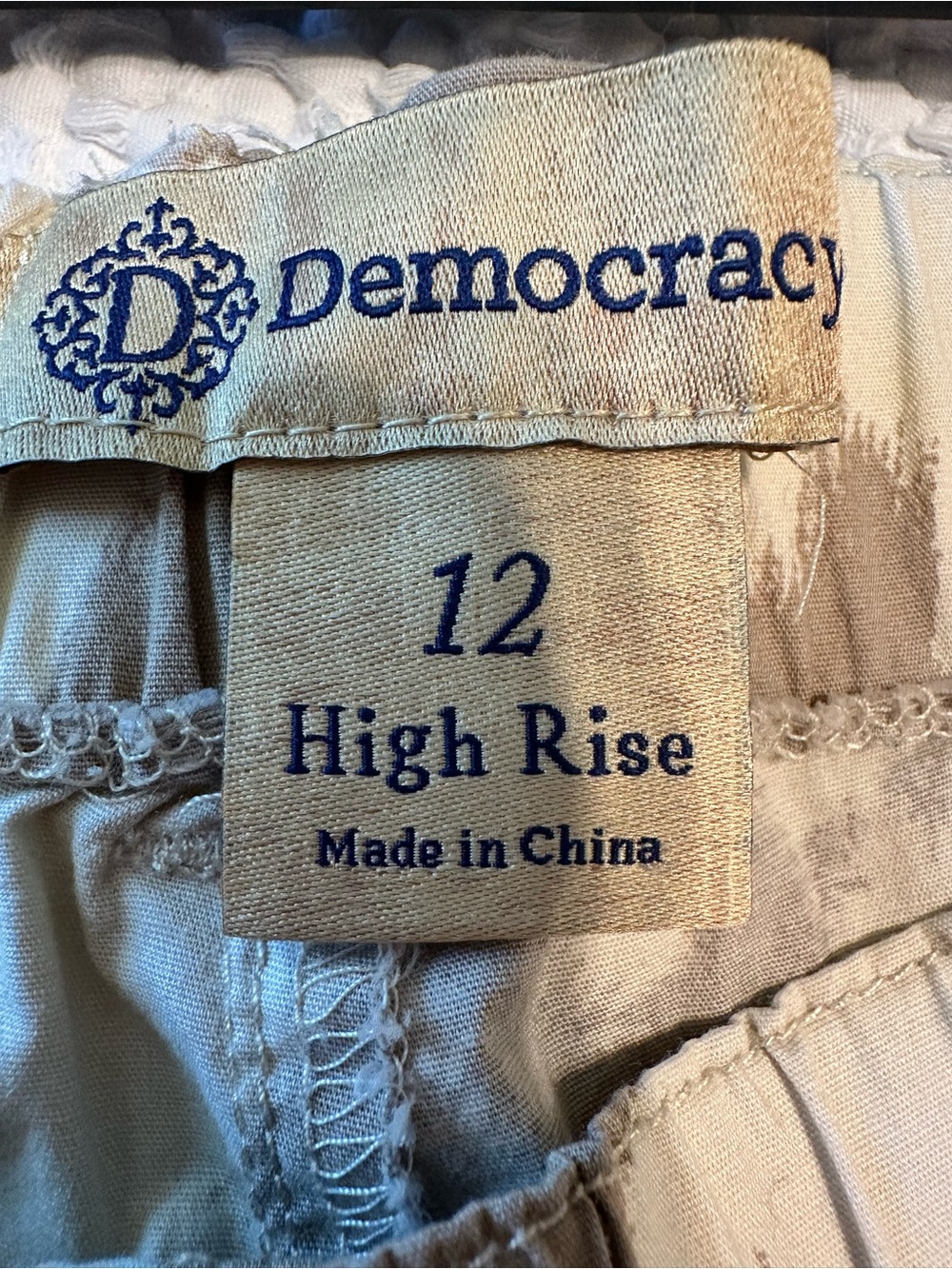 Democracy Beige Floral Cropped Pants - Picture 5 of 6